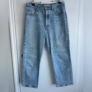 Levi’s ribcage straight ankle jeans. Size 31. Light wash blue. Button fly.